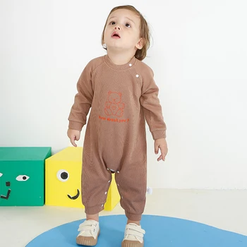 Новый осенний детский комбинезон в корейском стиле Для новорожденных мальчиков, комбинезоны с милым медведем, пижамы, Хлопковая одежда для маленьких девочек