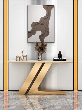 Итальянский светлый роскошный стол в фойе у стены, каменная плита, современная и минималистичная дизайнерская отделка, входной стол, вид с торца